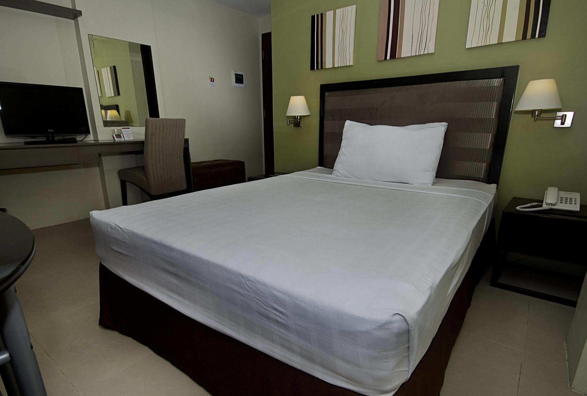 Mango Suites Tuguegarao City Εξωτερικό φωτογραφία